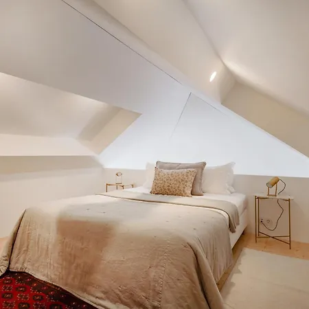 Rosarinho Cruz Invites To Atelier By The Sea Oporto